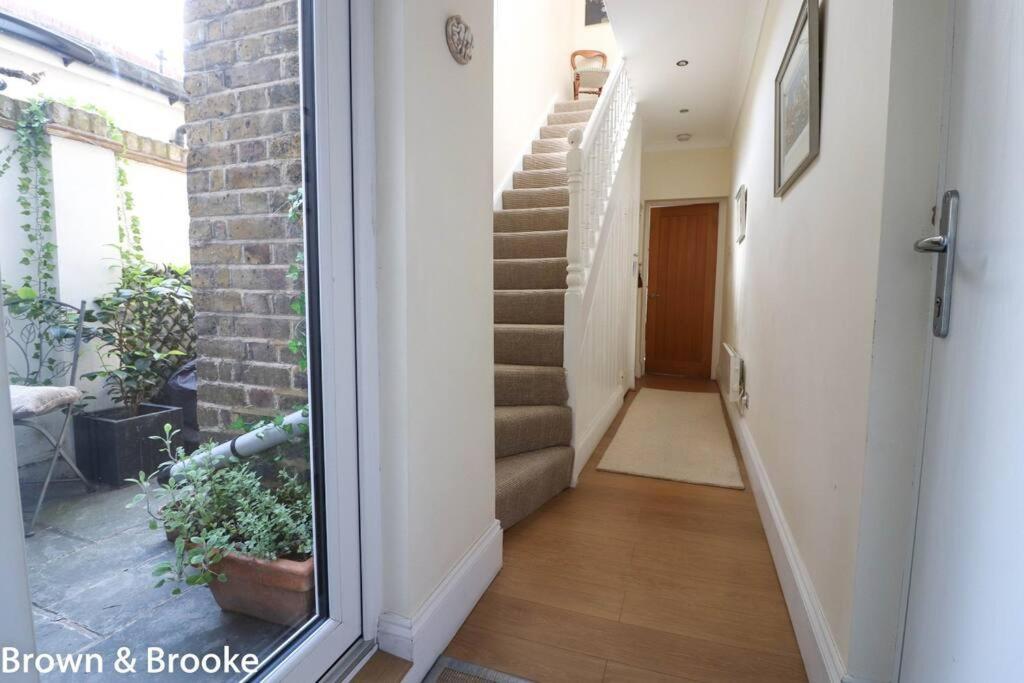 Stylish & Spacious 3 Bed Victorian House Sleeps Up To 7 - Near O2, Museums, Excel, Mazehill Station 12 Mins Direct Into London Bridge Exteriör bild