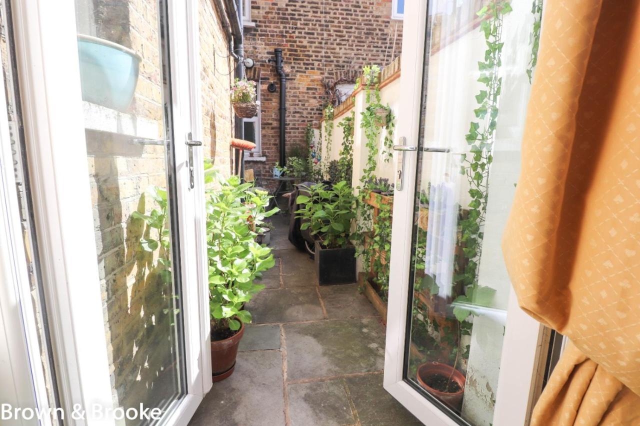 Stylish & Spacious 3 Bed Victorian House Sleeps Up To 7 - Near O2, Museums, Excel, Mazehill Station 12 Mins Direct Into London Bridge Villa Exteriör bild