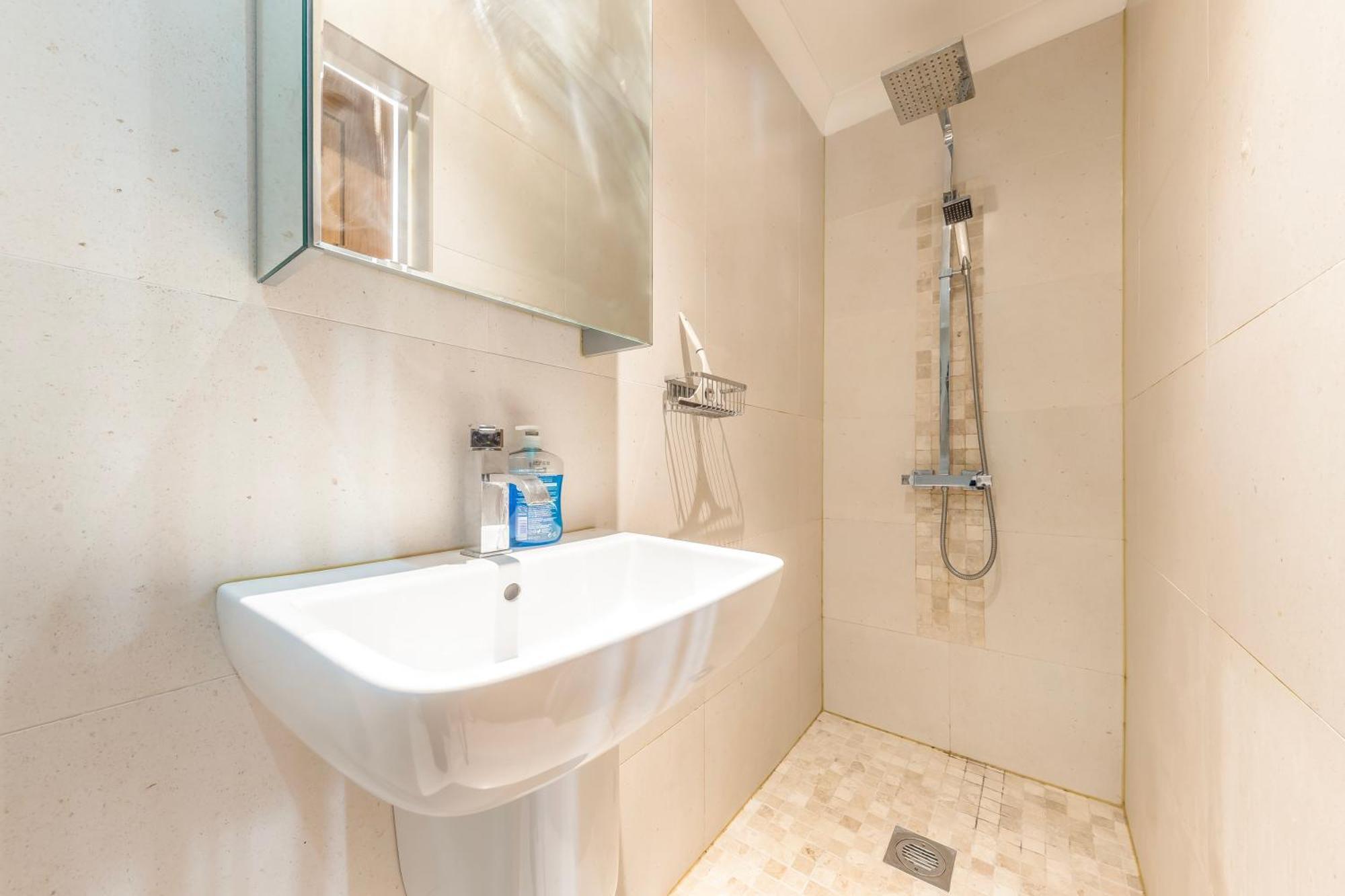 Stylish & Spacious 3 Bed Victorian House Sleeps Up To 7 - Near O2, Museums, Excel, Mazehill Station 12 Mins Direct Into London Bridge Villa Exteriör bild